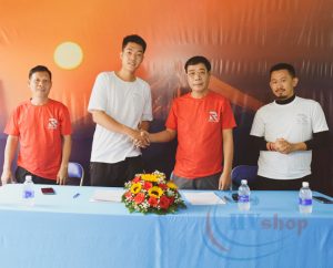 Tay vợt cầu lông số 1 Viêt Nam - Lê Đức Phát ký HĐ tài trợ với hãng Redson Japan