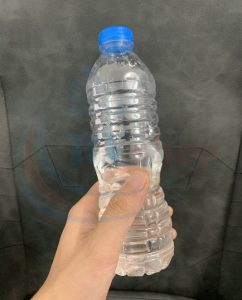 Tập cổ tay cầu lông: Sử dụng chai nước