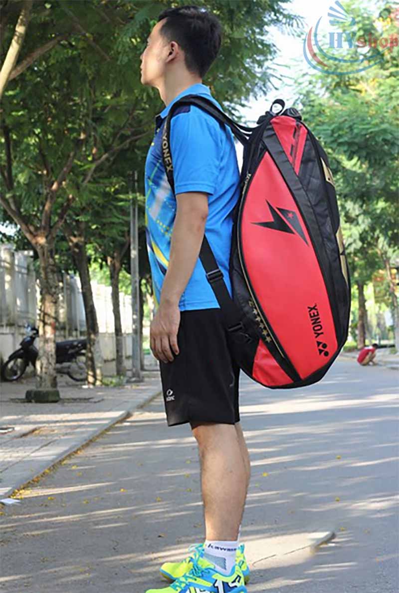 Cách đeo túi đựng vợt cầu lông chuẩn nhất