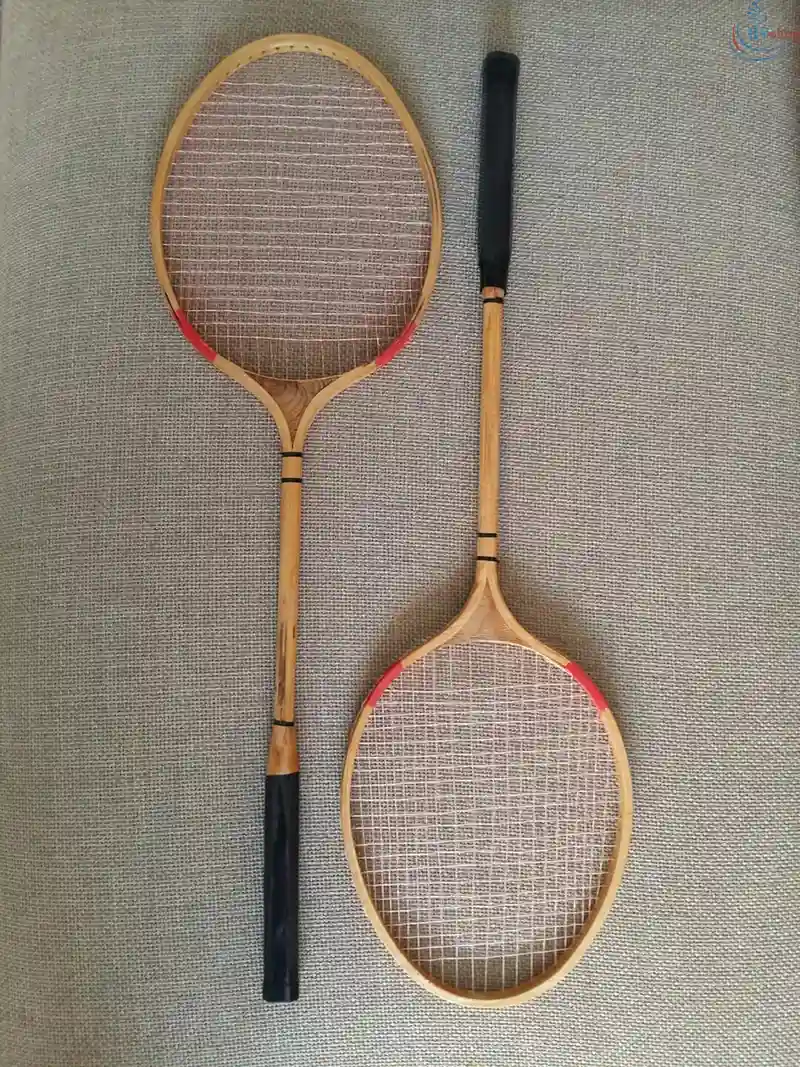 hình ảnh vợt cầu lông gỗ ngày xưa