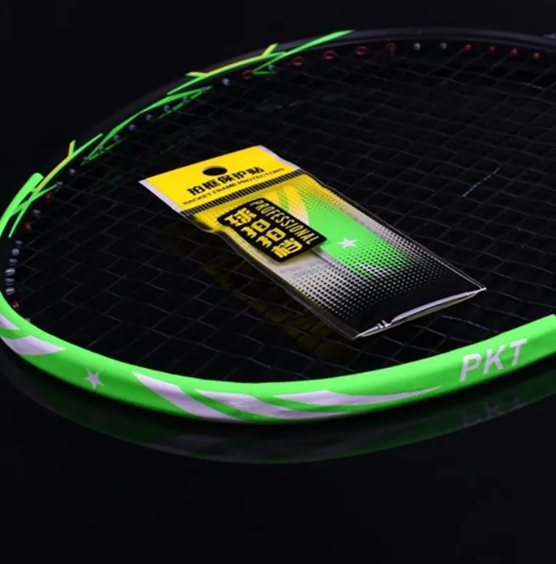 Sử dụng miếng dán bảo vệ vợt cầu lông