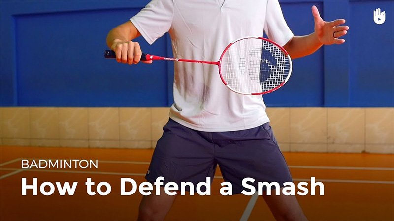 Cách cầm vợt phòng thủ trái tay trong cầu lông