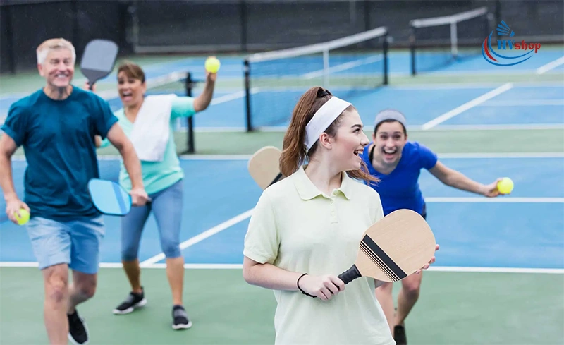 Pickleball là môn thể thao mới mẻ thu hút đông đảo người chơi quan tâm