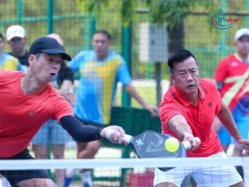 Nhiều giải đấu được tổ chức ở Việt Nam thu hút đông đảo vợt thủ tham gia