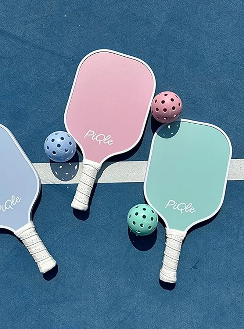 Màu sắc có thể là yếu tố quan trọng khi chọn vợt pickleball cho nữ