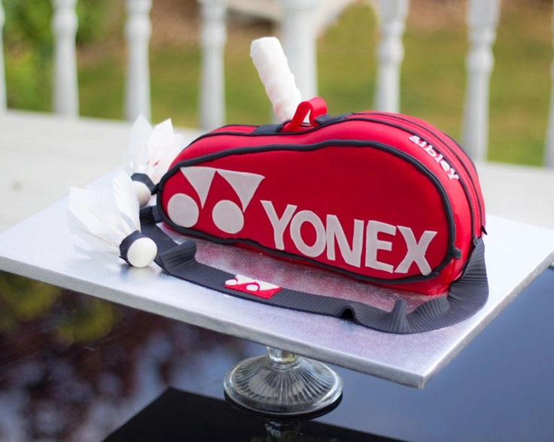 Mẫu bánh sinh nhật hình bao vợt Yonex