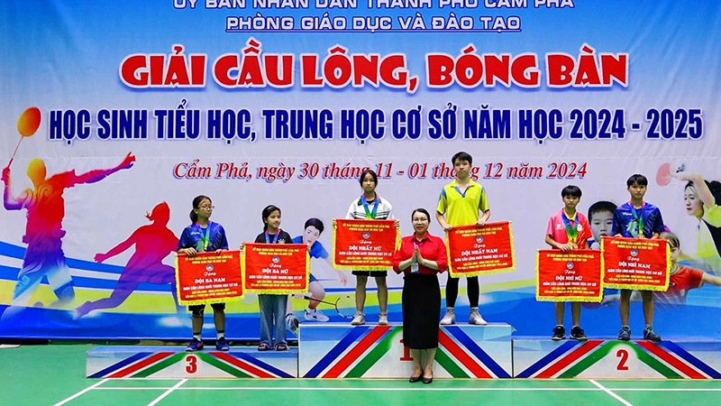 Background cầu lông giải đấu tổ chức trong trường học
