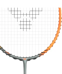 Chi tiết khớp nối chữ T và họa tiết trên khung dưới của vợt Victor Thruster Rocket O