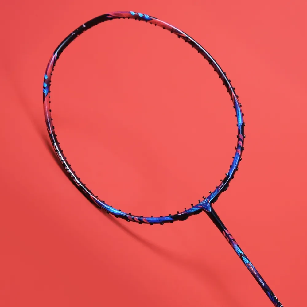 Toàn cảnh khung mặt vợt Victor Thruster Ryuga Chosen One DB thiết kế Power Box cứng cáp Toàn cảnh khung mặt vợt Victor Thruster Ryuga Chosen One DB thiết kế Power Box cứng cáp